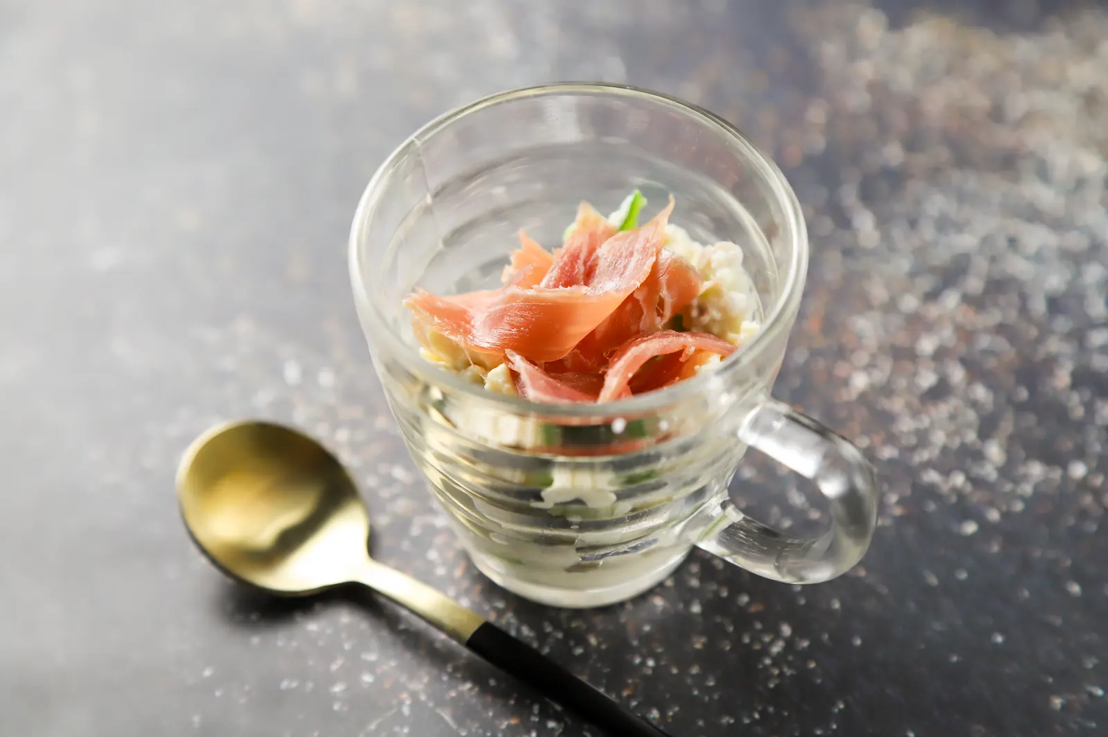 生ハムとオクラの白和え (お通し)